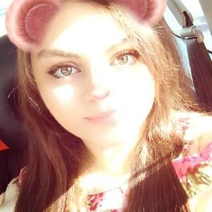 Meet your Posher, Lina